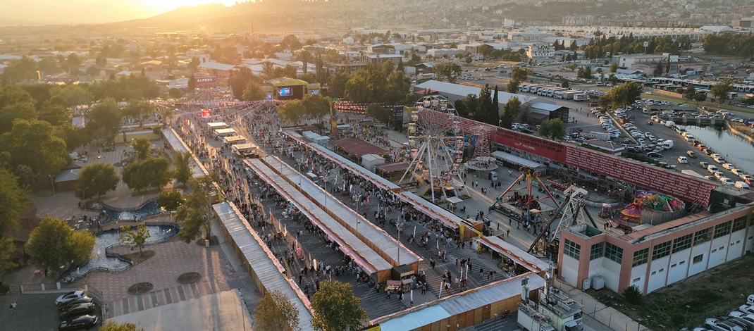 Geleneksel Ağustos Fuarı Esnafın Yüzünü Güldürdü.