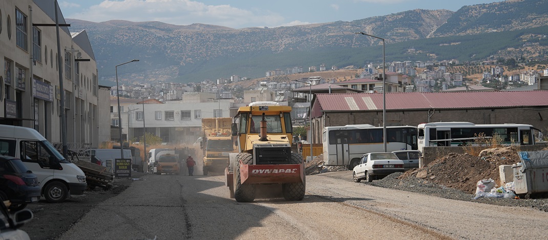 Yeni Sanayi Sitesi’nin Yolları Büyükşehir ile Yenileniyor.
