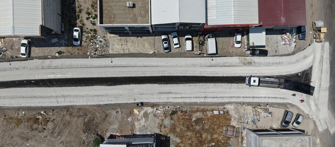 Büyükşehir, Yeni Sanayi Sitesi’nde Asfalt Mesaisi Sürüyor.